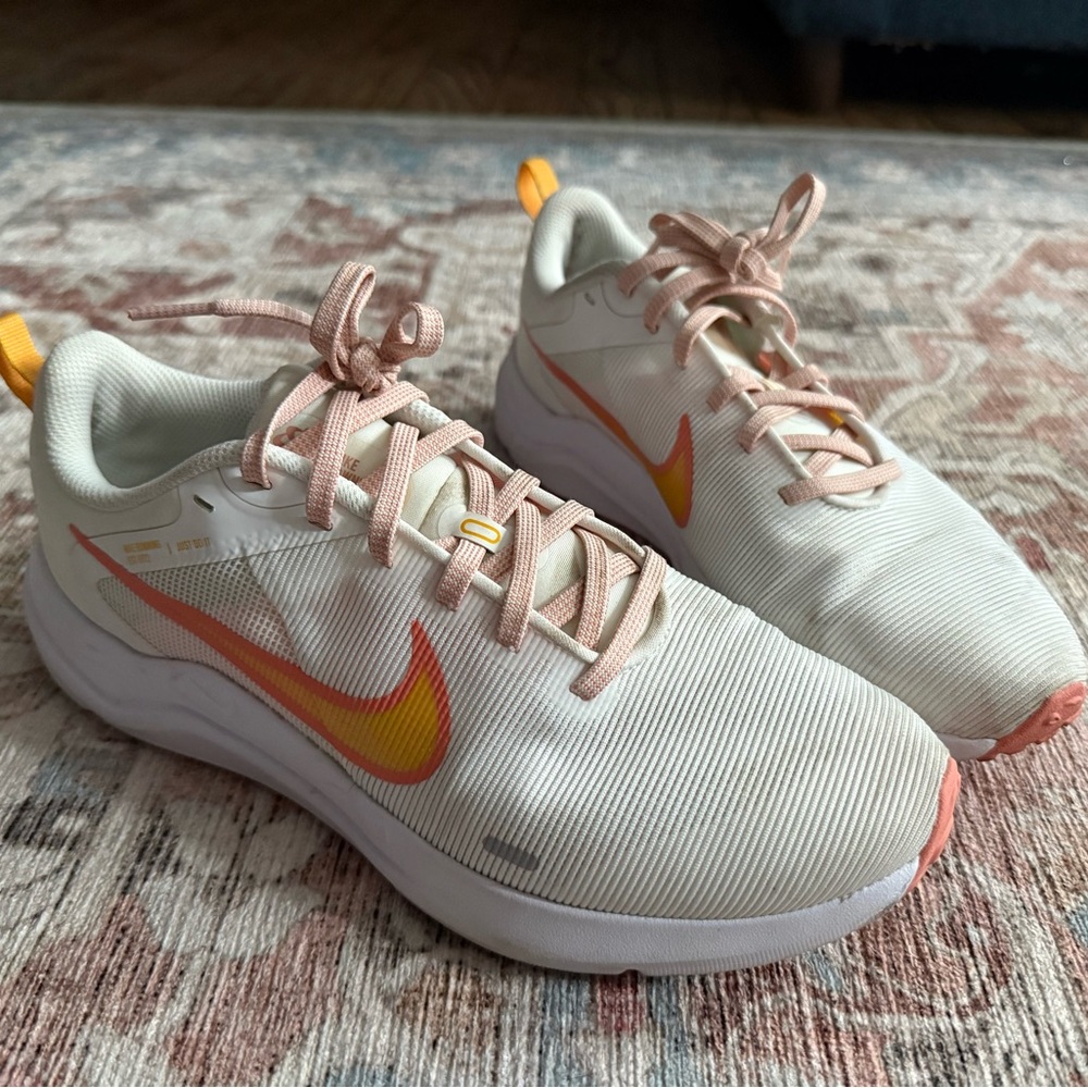 Nike Downshifter 12 White/Orange Women’s Running Shoes – Sz 8.5 (Lightly Used)